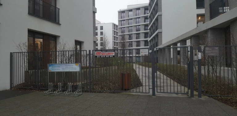 brama, bloki mieszkalne